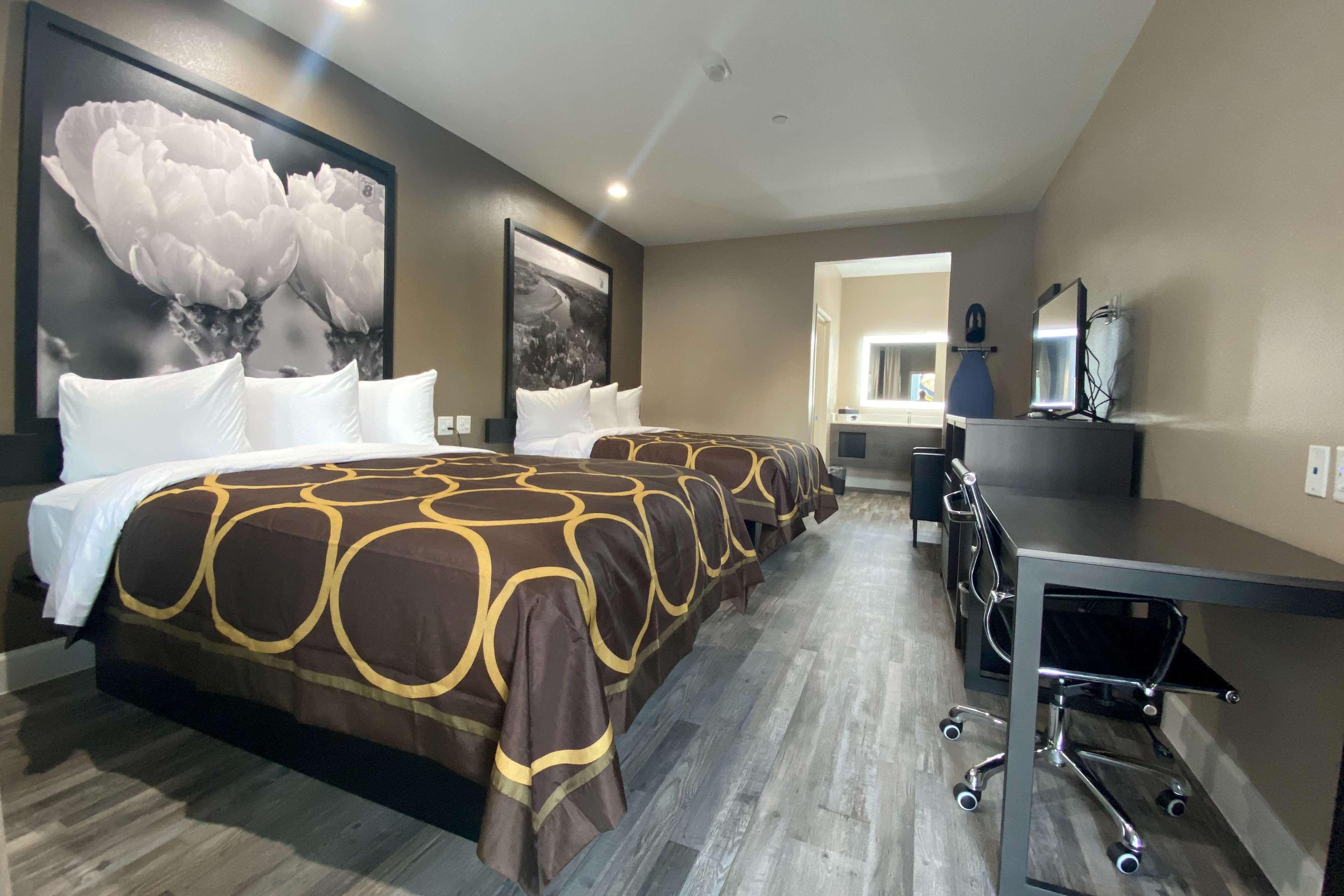 Super 8 By Wyndham Houston Nw Beltway 8-west Rd